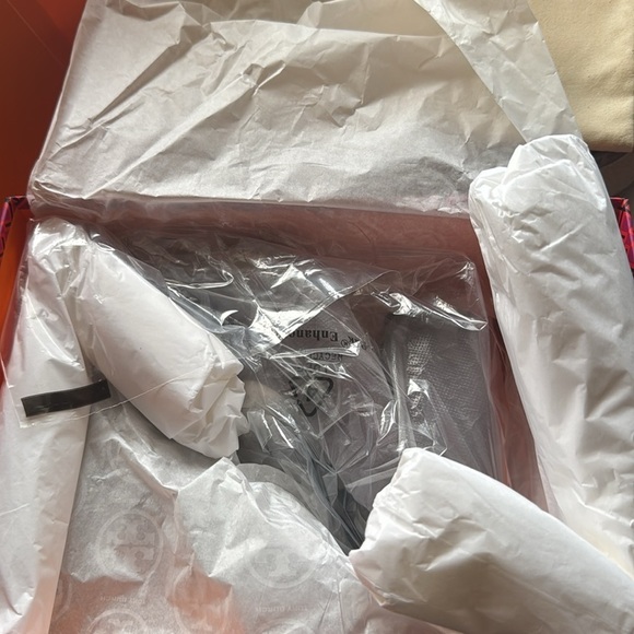 Tory Burch “Lucia” suede 110mm pump, size 6.5 - Picture 8 of 12